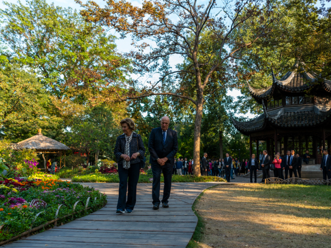 The King and Queen concluded their State Visit at “the mother of all Chinese gardens”. Govva: Tim Haukenes